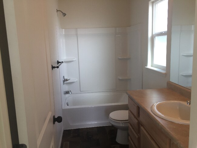 Building Photo - 805 Lakebrook Ct