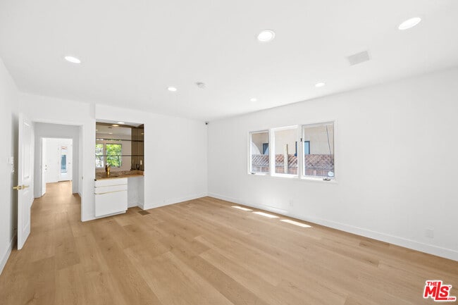 Building Photo - 244 S Almont Dr