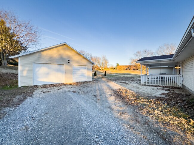 Building Photo - 398 Shady Brook Dr