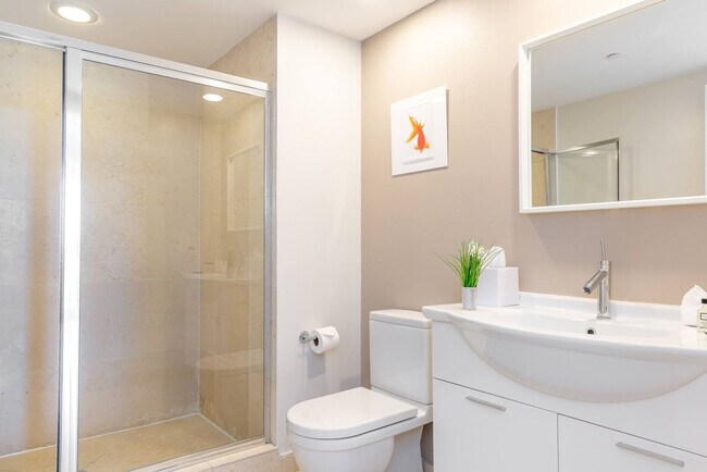 Building Photo - 485 Brickell Ave