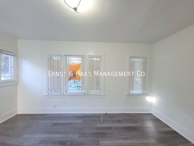 Building Photo - Charming 1 Bedroom Bungalow Apartment in C...