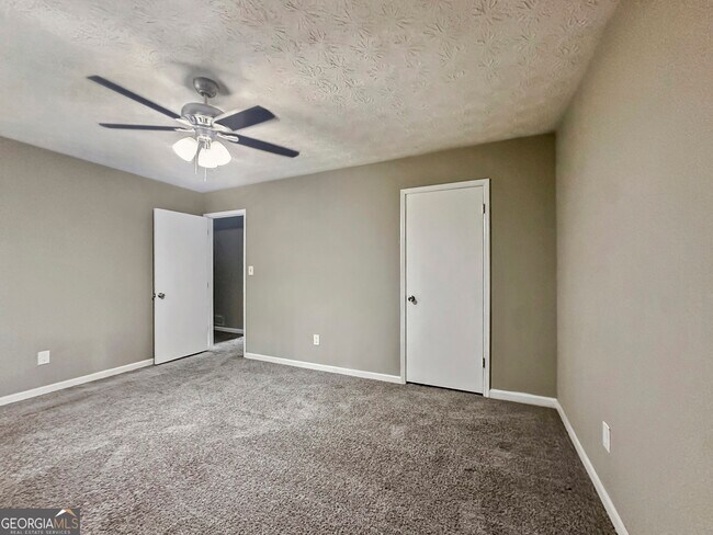 Building Photo - 323 Park Ridge Ct