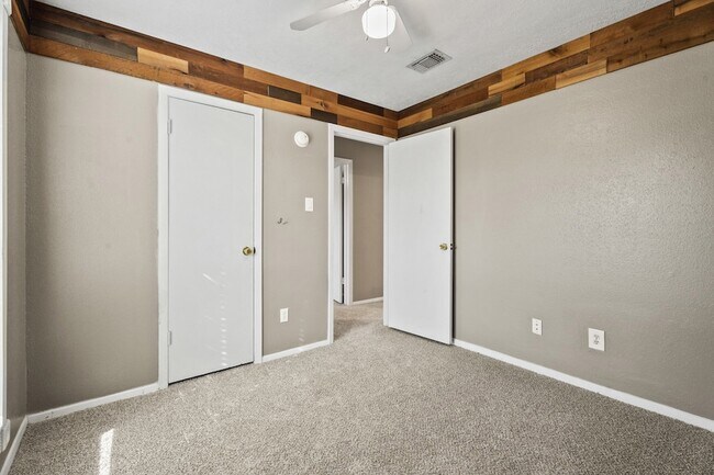 Building Photo - 3877 Pecan Cir