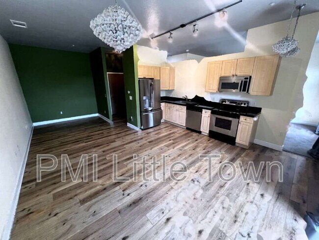 Building Photo - 5677 S Park Pl