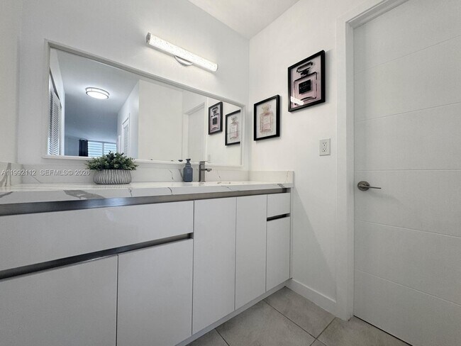 Building Photo - 3800 S Ocean Dr