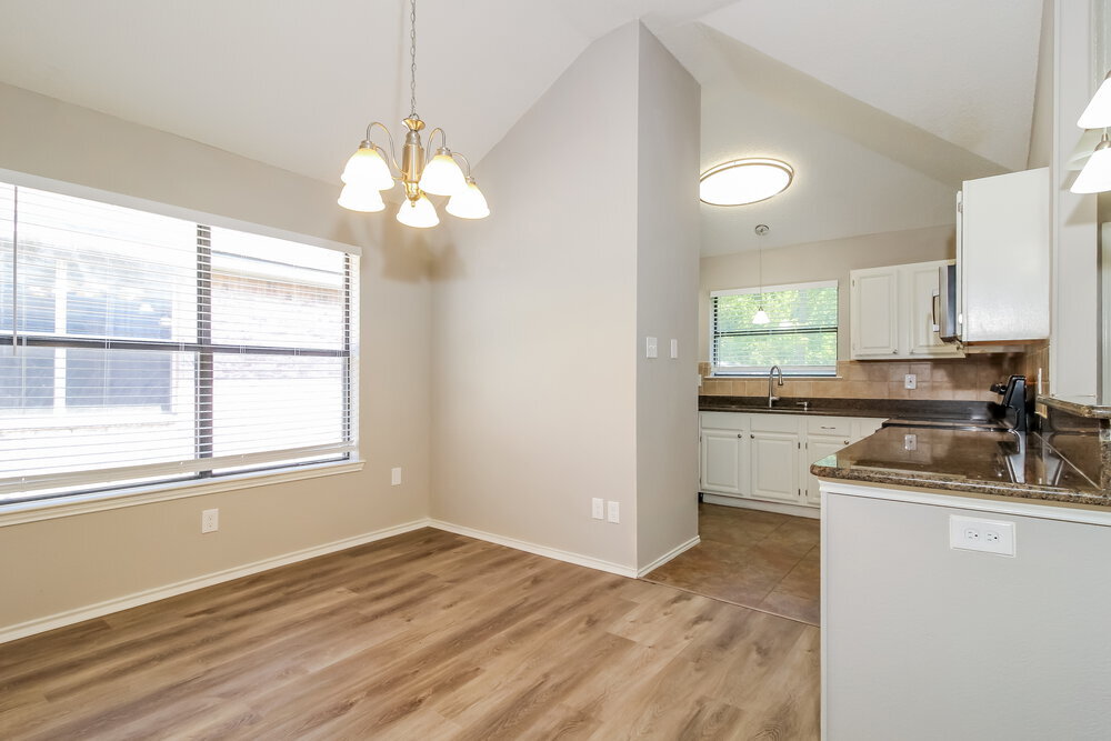 Building Photo - 701 Park View Ave