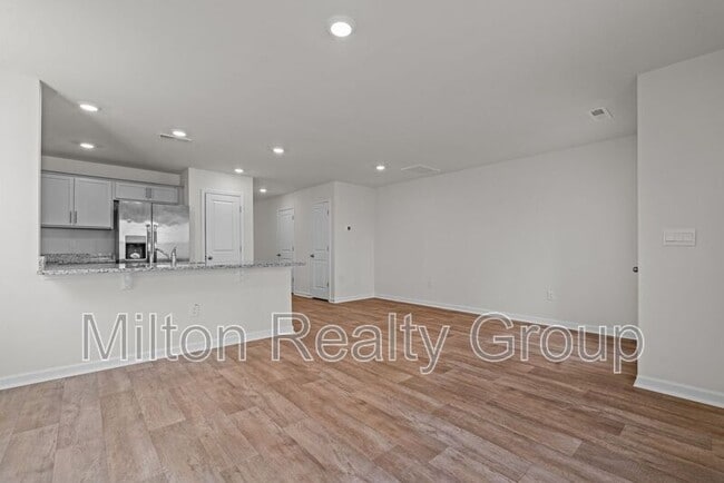 Building Photo - 122 March Crk Dr