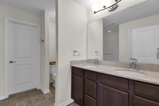 Building Photo - Spacious 3 Bedroom Home with Loft, Elegant...