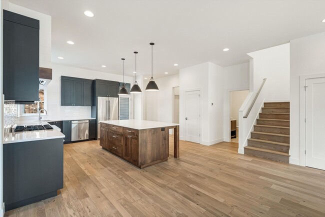 Building Photo - Move in special $1000 off first months ren...