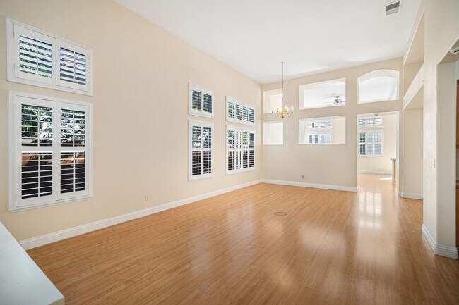 Building Photo - Highly Desirable Executive Home: 4 Bedrooms, 3 Bathrooms of Luxury Living