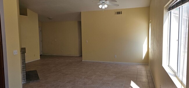 Building Photo - Silver Creek Home 3 Bed 2 Bath + Office