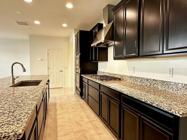 Building Photo - RECKER AND RAY MOVE IN READY 4 BEDROOM 2.5 BATHROOM HOME PERFECTLY LOCATED