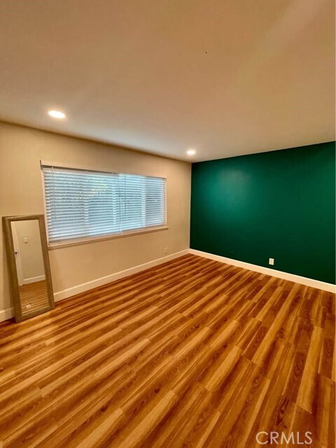 Building Photo - 1666 W Chanticleer Rd
