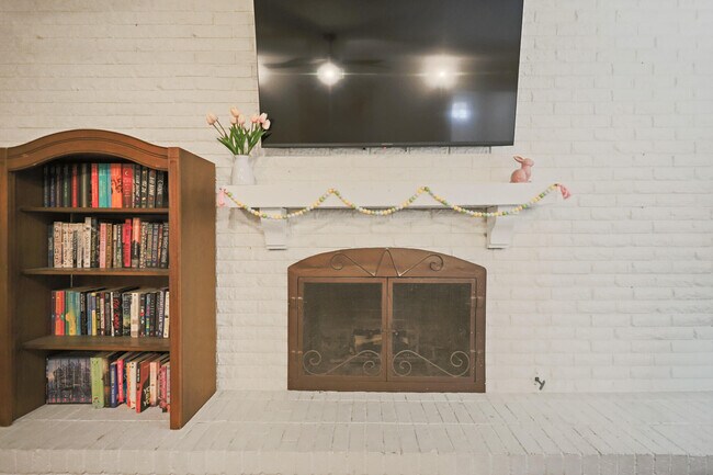 Building Photo - 4302 42nd St