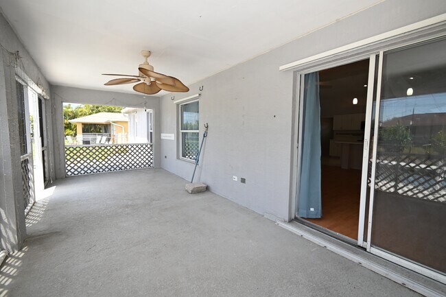 Building Photo - 136 SE 19th Ln