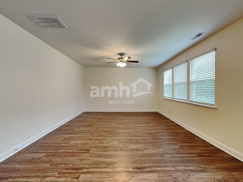 Building Photo - 1119 Bentley Pl