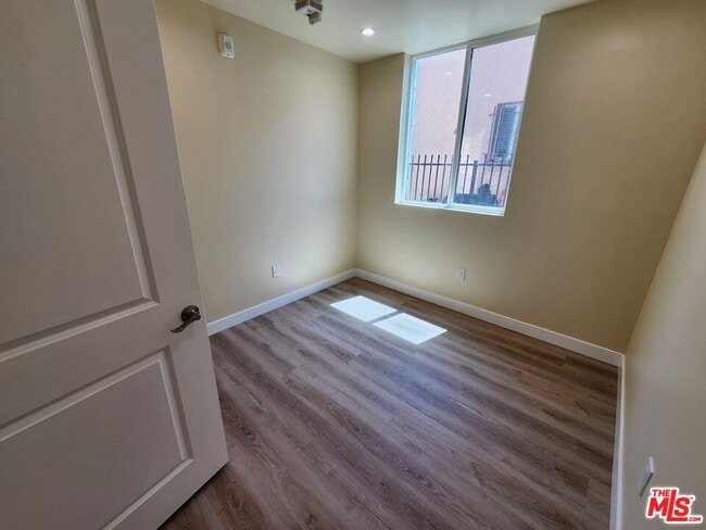 Building Photo - 2726 Cochran Ave