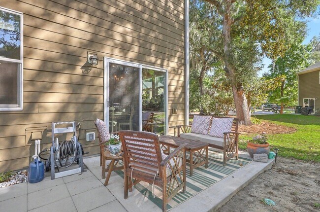Building Photo - 8354 Child's Cove
