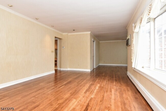 Building Photo - 411 10th St