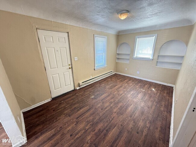 Building Photo - 1403 W Lincoln Ave