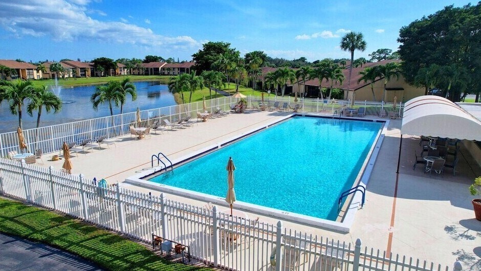 Pool on the lake - 806 Sky Pine Way