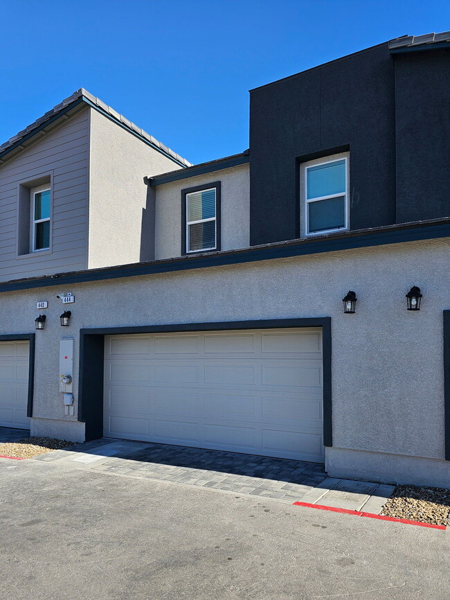 Building Photo - 444 Moonlight Cove Dr