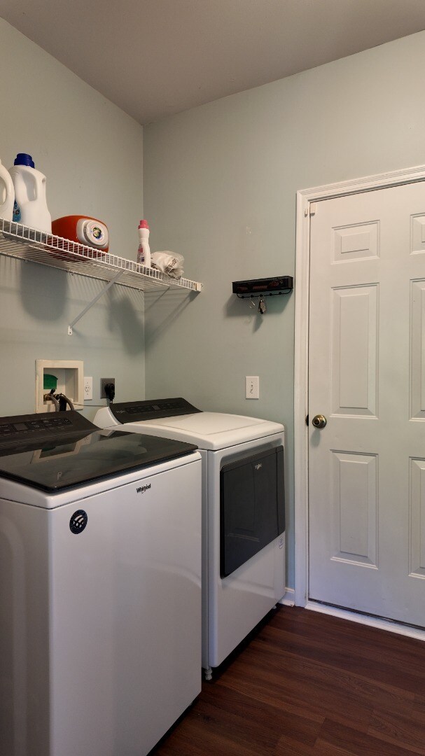 Building Photo - Spacious 4-Bed Gem with Balcony, Vaulted Ceilings, and Attached Garage in Loveland