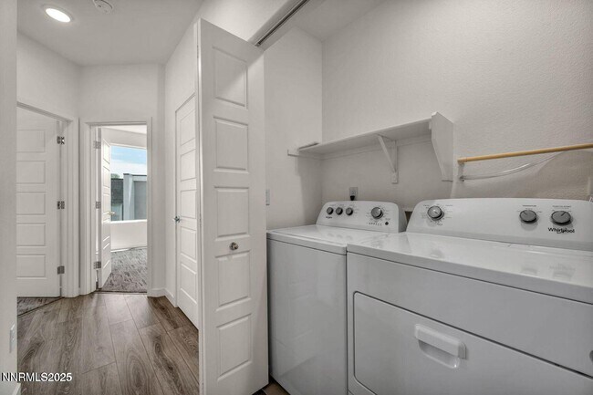 Building Photo - 557 California Ave