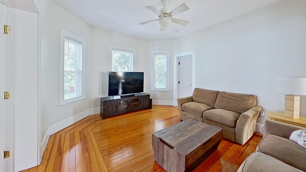 Building Photo - 124 Cedar St