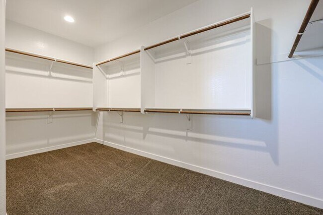 Building Photo - Available August 7th! Gated Community 4 Bedroom 3 Bathroom Home!