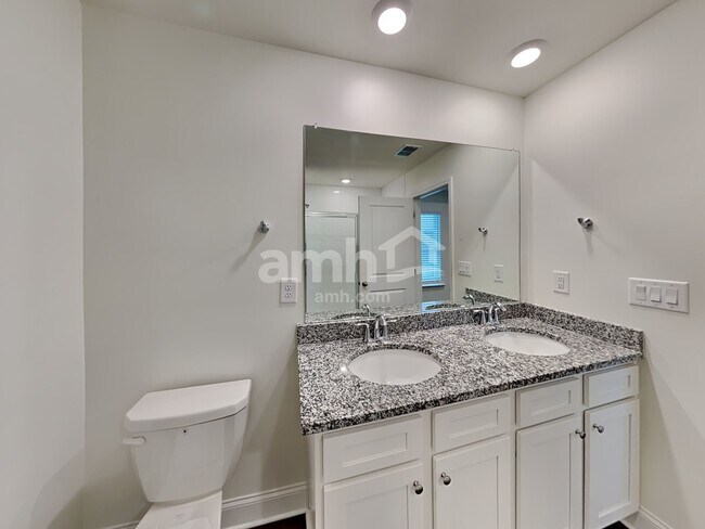 Building Photo - 572 Smt Vw Ln