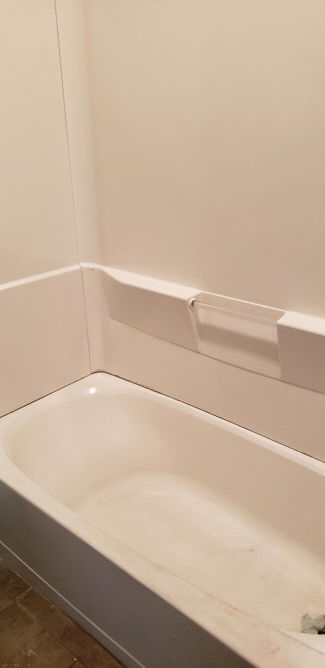 Building Photo - 2543 E 5th Ave