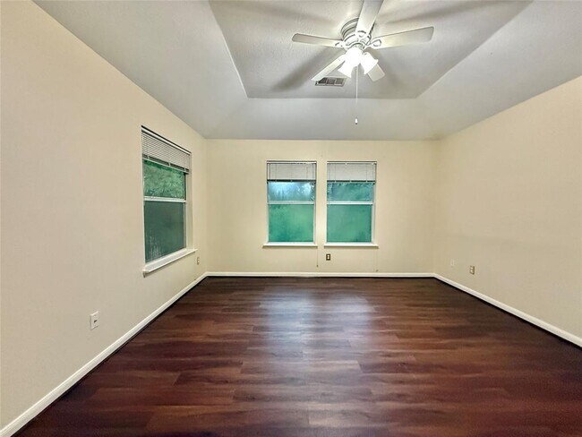 Building Photo - 105 S Spiral Vine Cir