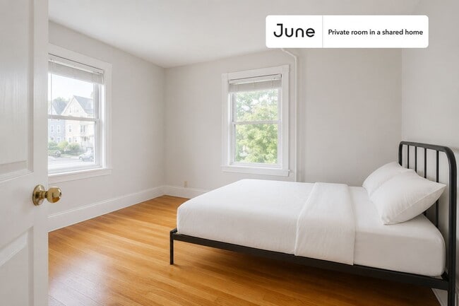 Building Photo - 45 Montcalm Ave