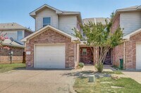 Building Photo - 2326 Kingsway Dr