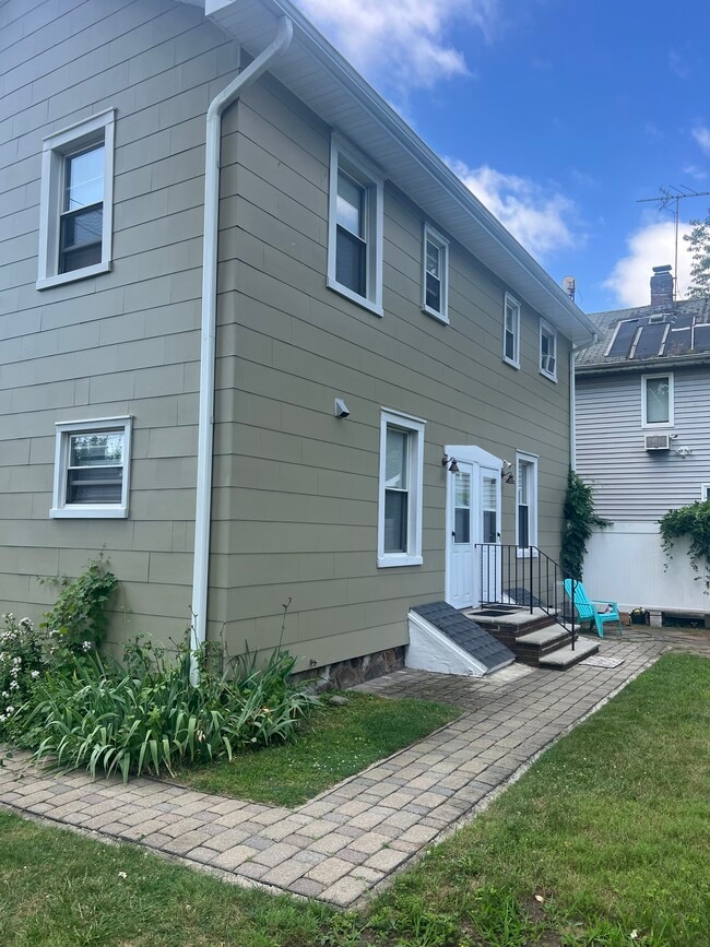 Back - 23 Chestnut St