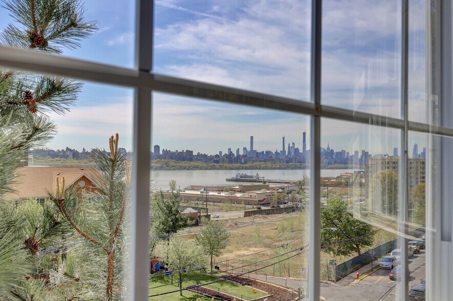 Building Photo - 170 Undercliff Ave