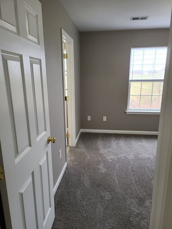 Building Photo - 3 Bedroom Townhome for Rent in Waynesboro