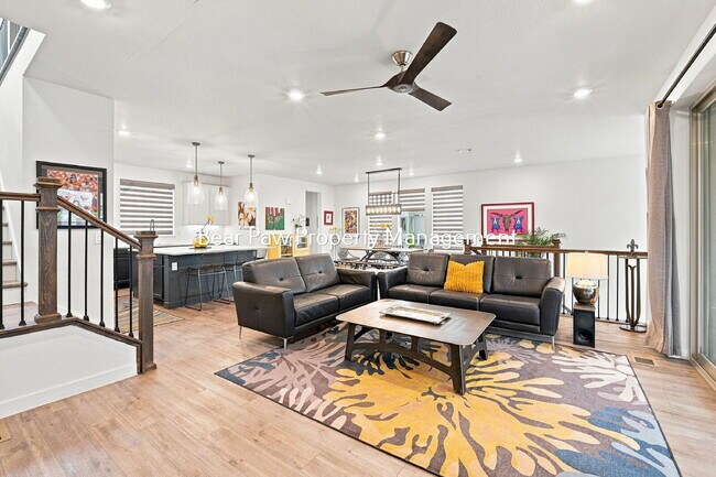 Building Photo - "Discover Spacious Elegant House in Morrison!
