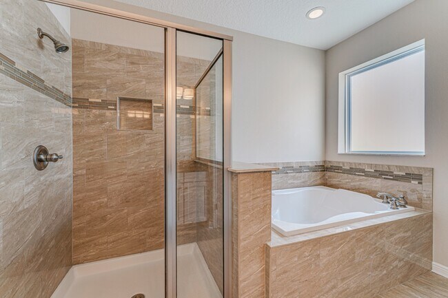 Building Photo - Stunning David weekly designed 3 BR+ OFFICE/ 2.5 BA / 2 Car executive townhouse in Hyde Park / So...
