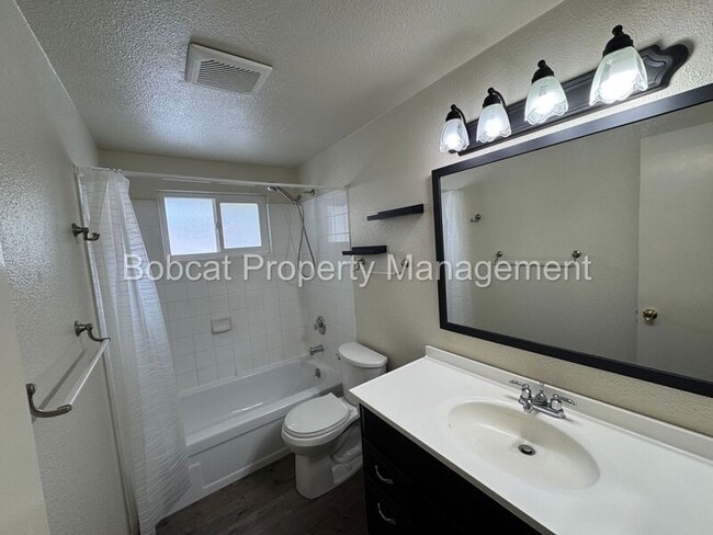 Building Photo - 2523 Baker Dr