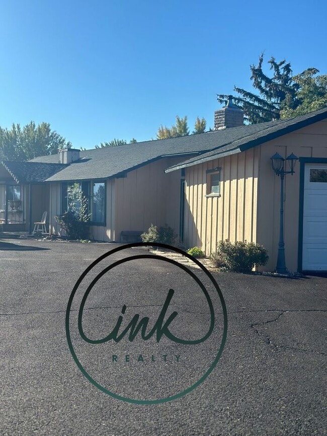 Building Photo - Spacious Corner Lot near Foothills