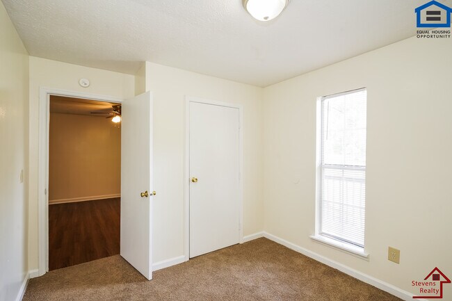 Building Photo - 824 Bybee Branch Rd