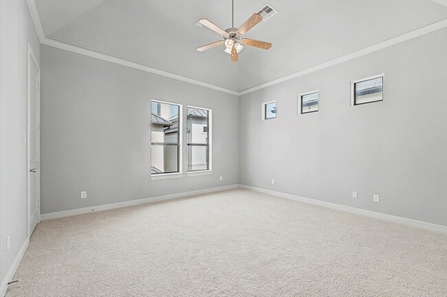 Building Photo - 634 Nagle St