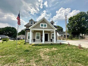 Building Photo - 614 Addison Ave