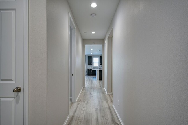 Building Photo - 11798 Glenridge Rd