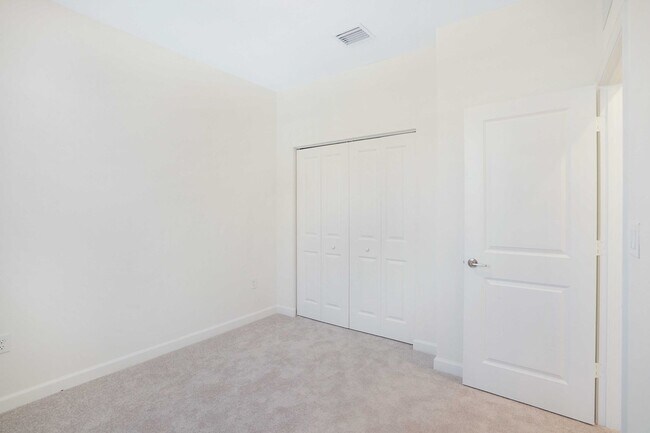 Building Photo - Brand new Townhome 3/2.5  Maximum 2 Cars