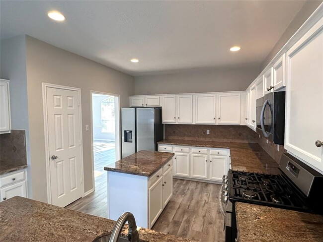 Building Photo - 1281 El Camino Village Dr