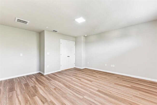 Building Photo - 164 MacArthur Dr