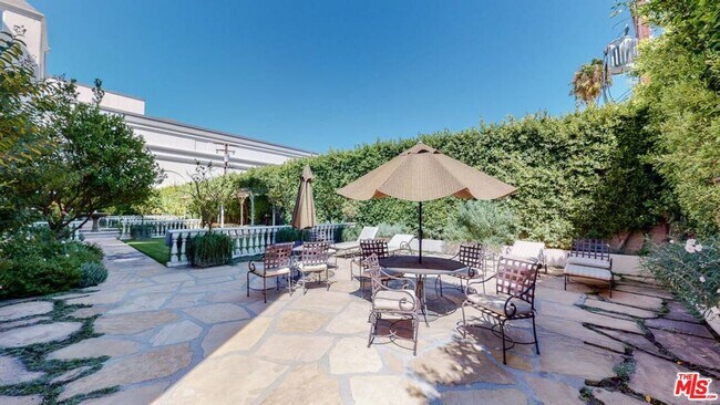 Building Photo - 1424 N Crescent Heights Blvd